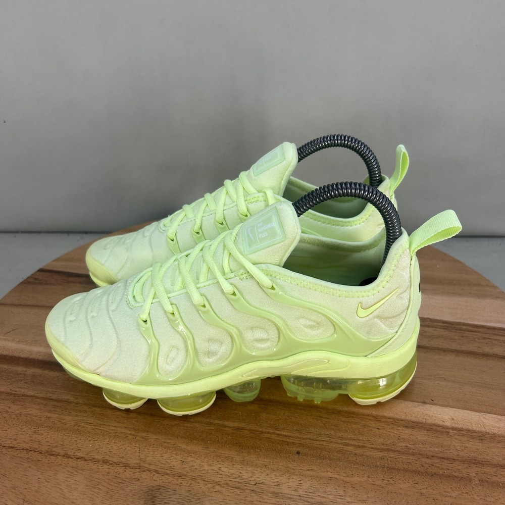 Nike Air VaporMax Plus Barely Volt Lime Ice DJ3023-700 Women Size 6 Running Shoe - Picture 3 of 8